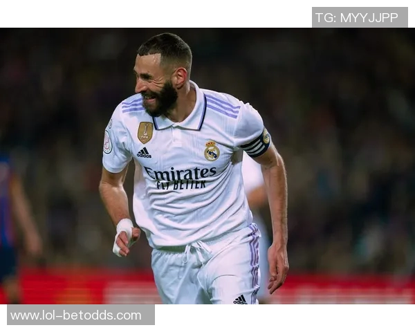 国王杯激战本菲卡与那不勒斯0比0帽子戏法引发全场热烈反响 国王杯激战本菲卡与那不勒斯0比0帽子戏法引发全场热烈反响