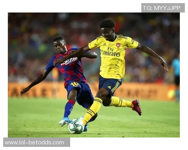 世界杯激战巴萨与阿森纳平局乌龙球引发全场热议与争议判罚